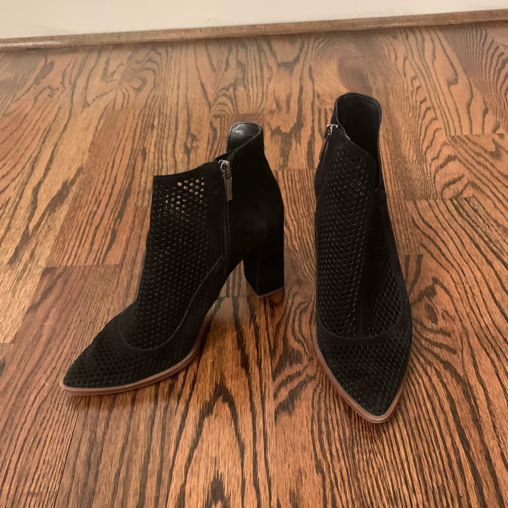 Vince Camuto Levesna Bootie Black 7